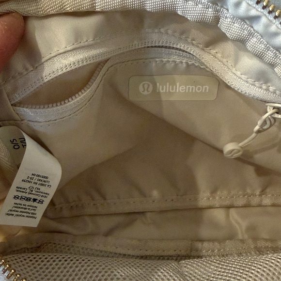 lululemon athletica Ivory Everywhere Crossbody 3L Bag - Picture 2 of 10